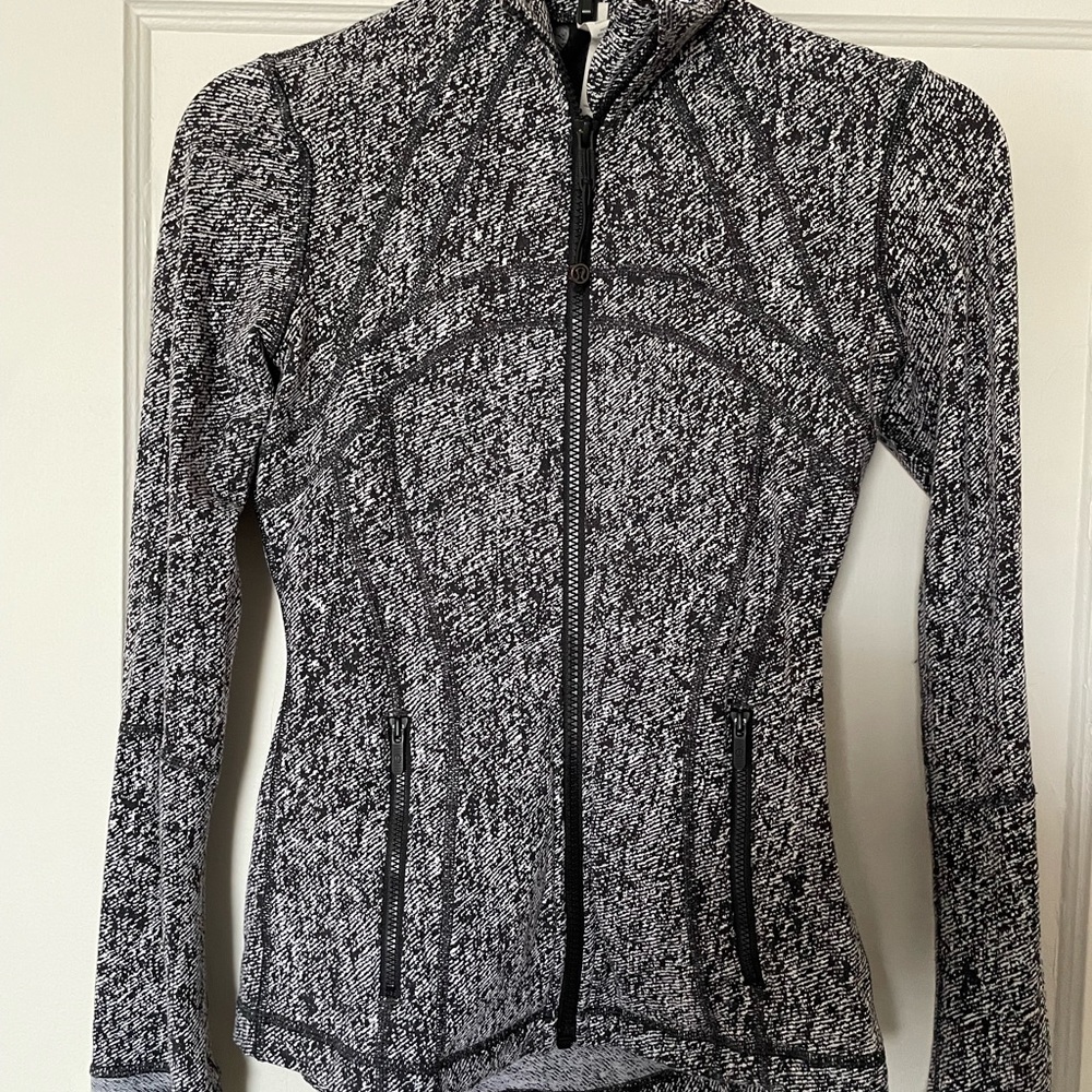 Lululemon jacket size 2